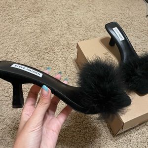 Steve Madden black feathered heel